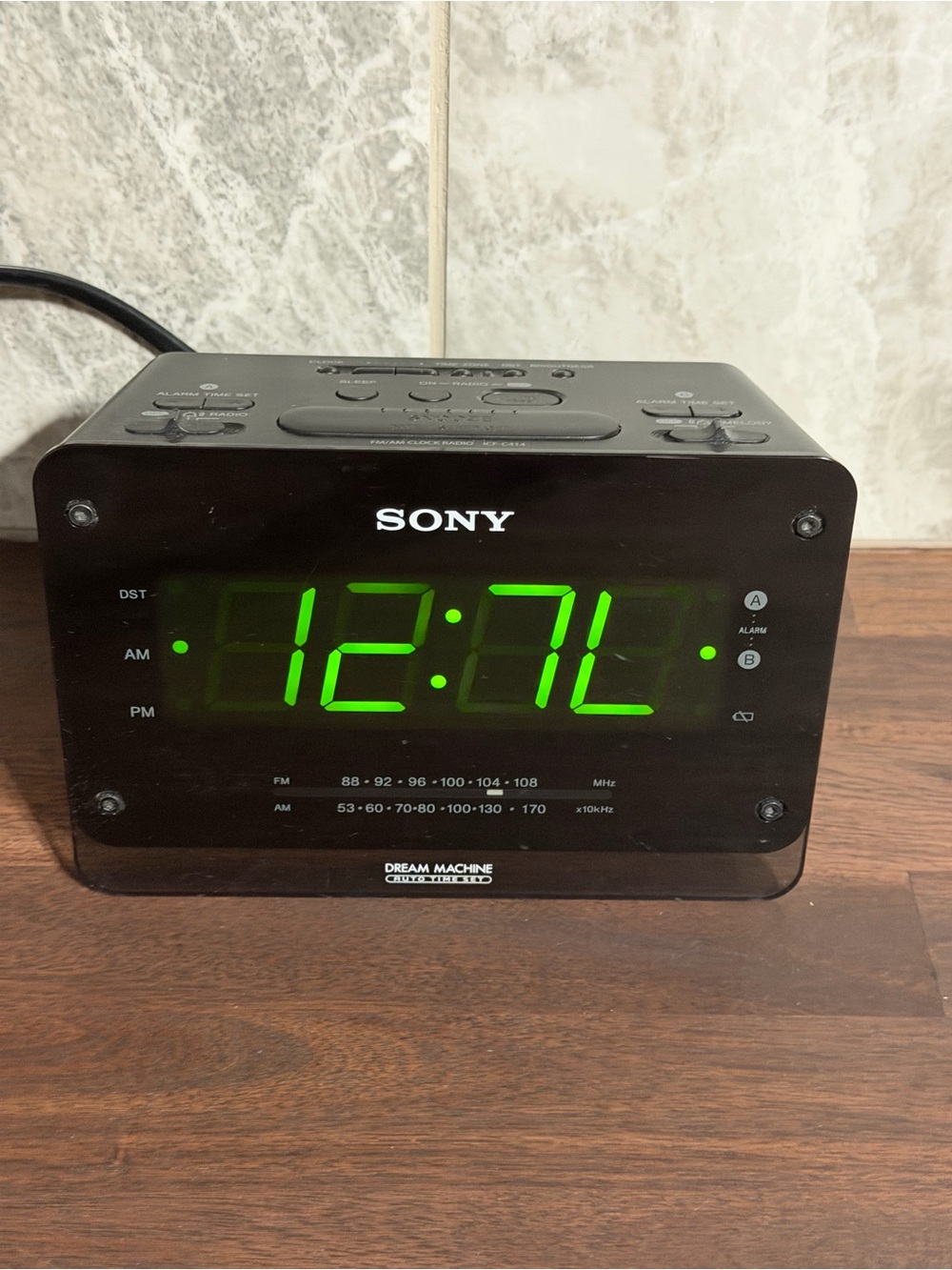 Dream Machine Clock Radio Am/Fm Alarm Model ICF-C414 Dual Alarms Works